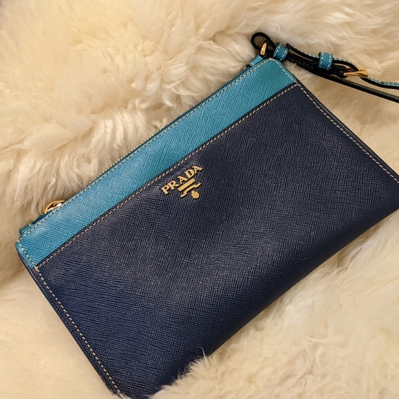 Prada wristlet Authentic - Picture 9 of 9